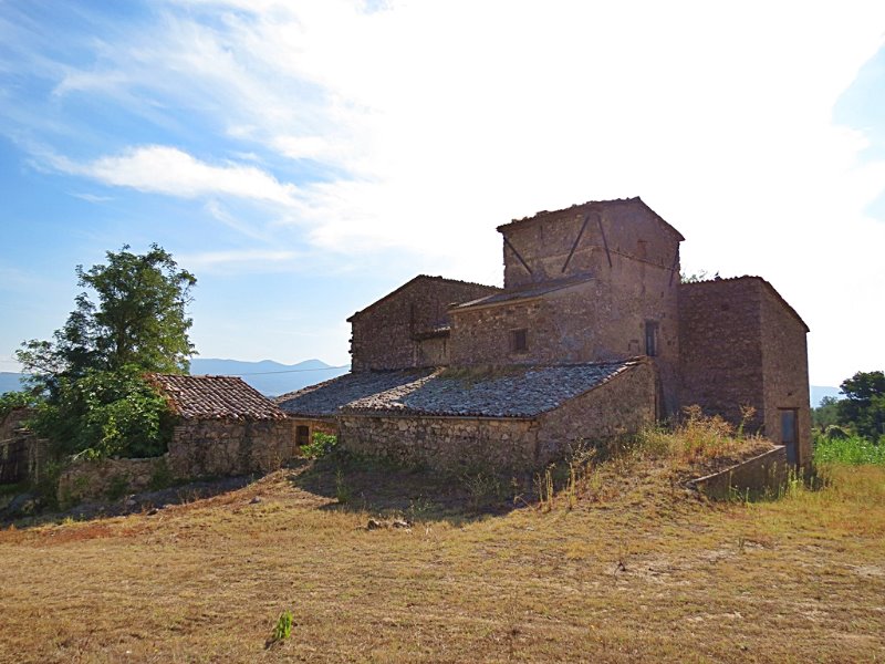 Posizione collinare e panoramica, a circa 8 km dal casello A1 di Orvieto.